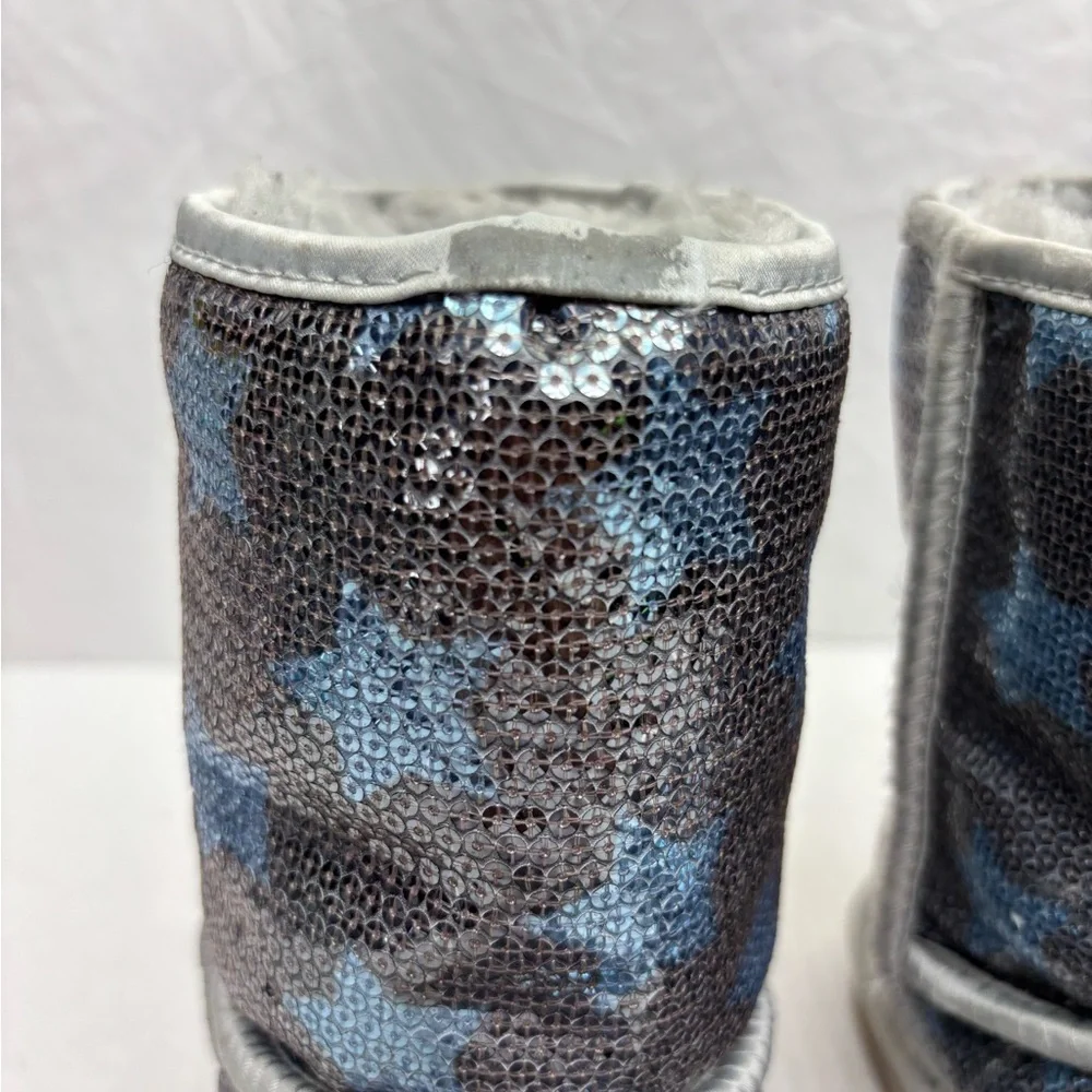 Ugg Sequin Star Winter Boots in Silver & Blue, size 5 big girl, box 25